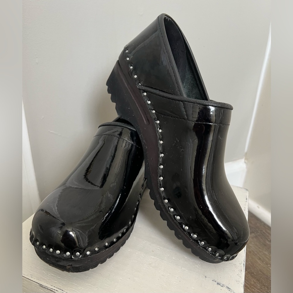 Troentorp Black Patent Leather Women's Clogs